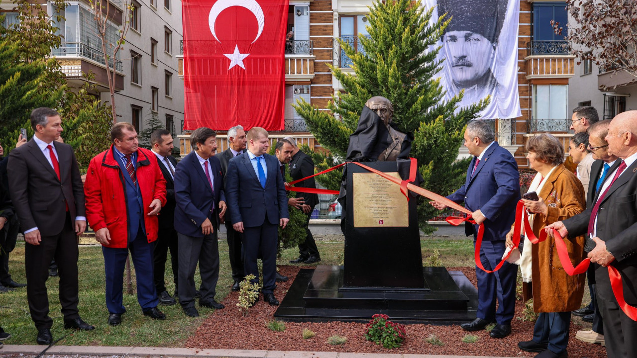 Keçiören Belediyesi ve Rus büyükelçiliğinde büst açılışı