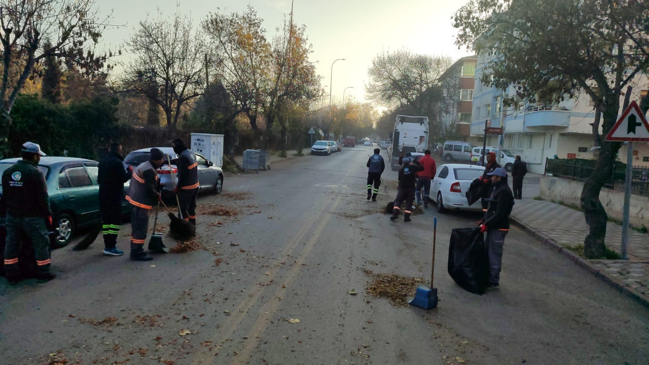 Yenilenen yollar, temiz çevre: Etimesgut'ta çifte mesai!