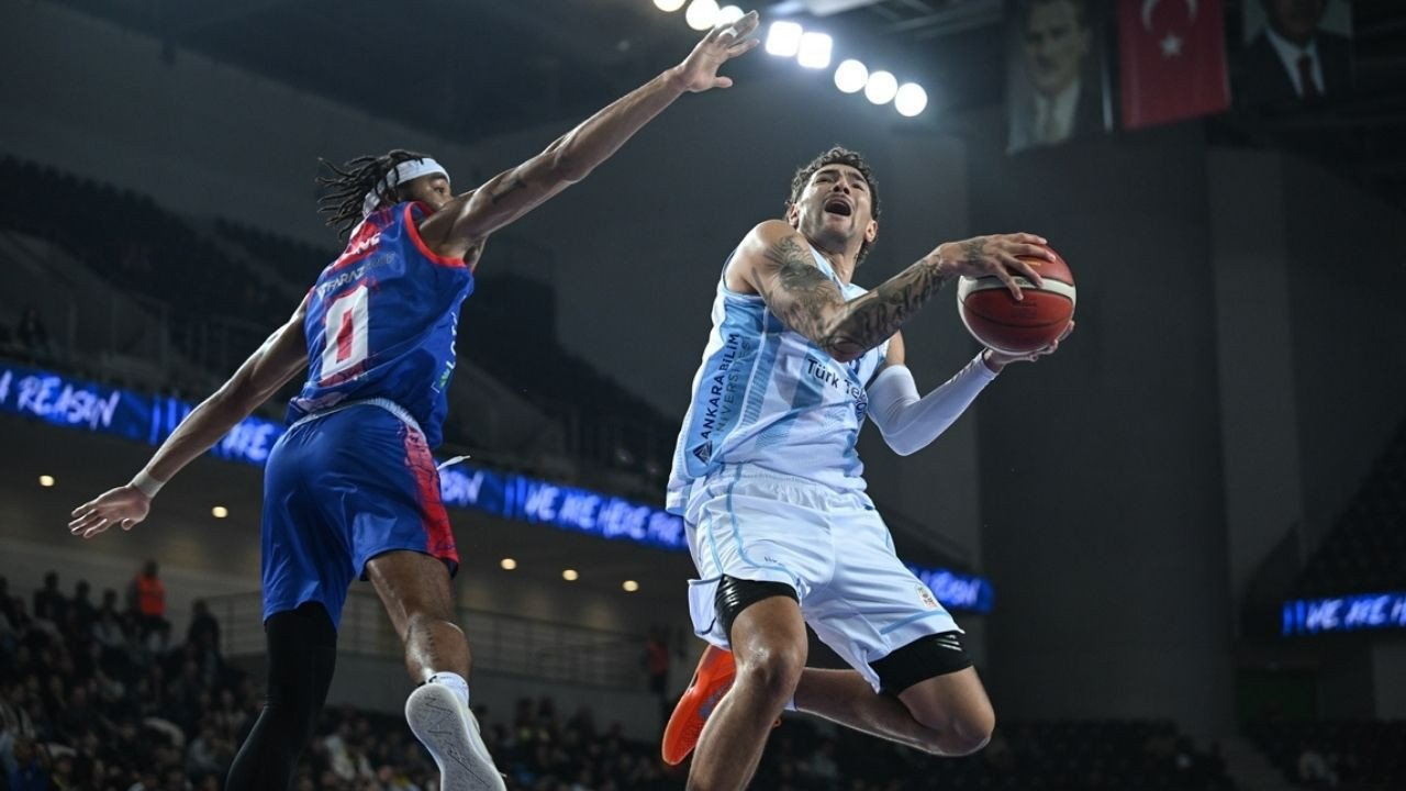 Türk Telekom'dan kendi evinde üst üste dördüncü galibiyet!