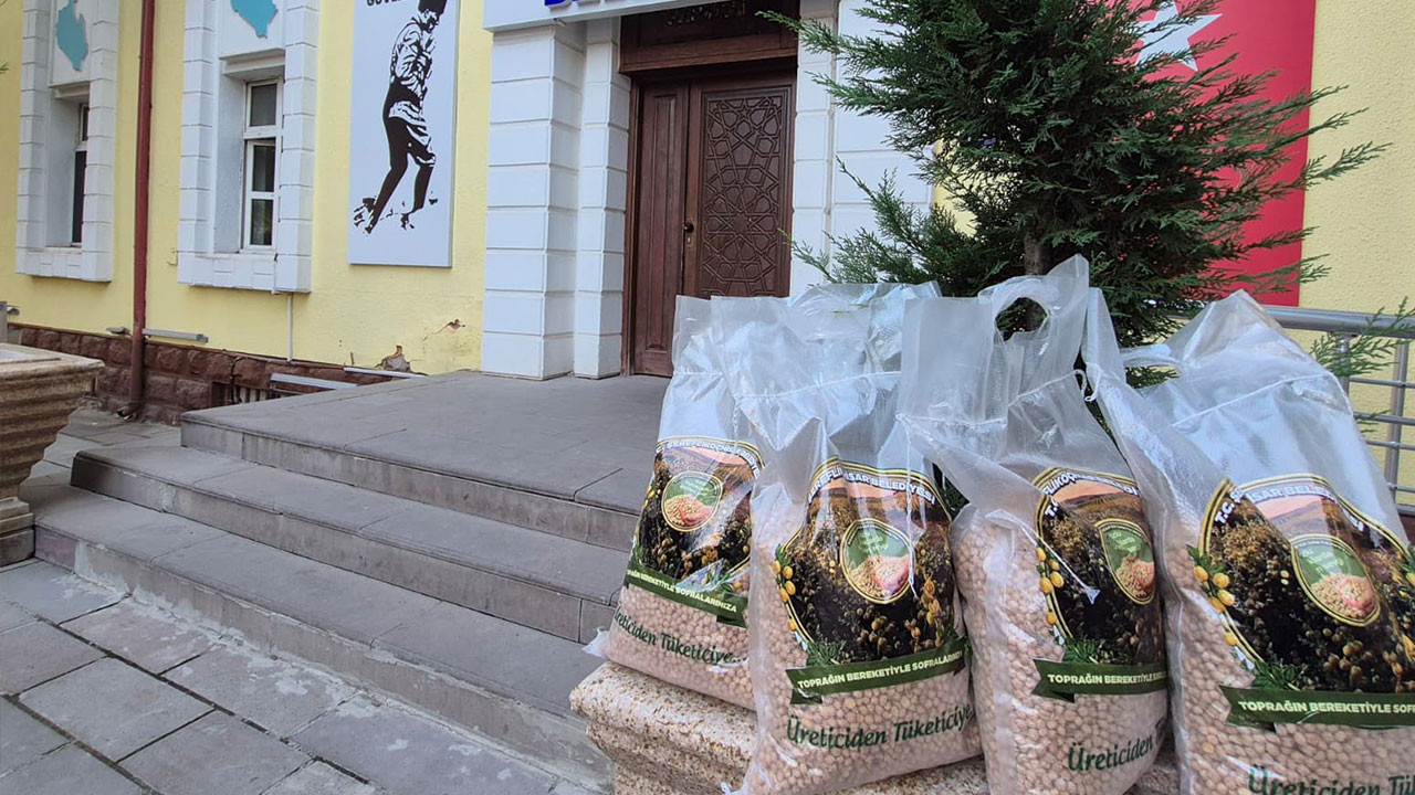 Belediye tarlasında yetişen nohut, Şereflikoçhisarlı ailelerin sofrasına ulaştı