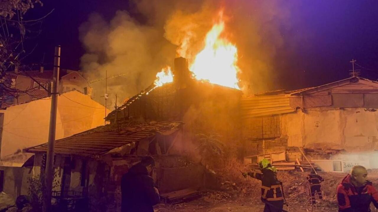 Çankırı’da alevlerin kızılı, gecenin karasına karıştı!