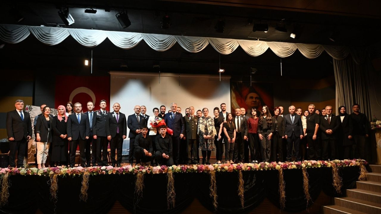 Kırıkkale'de 24 Kasım coşkusu: Vali Makas, Aday Öğretmen Yemini ve ödül törenine katıldı