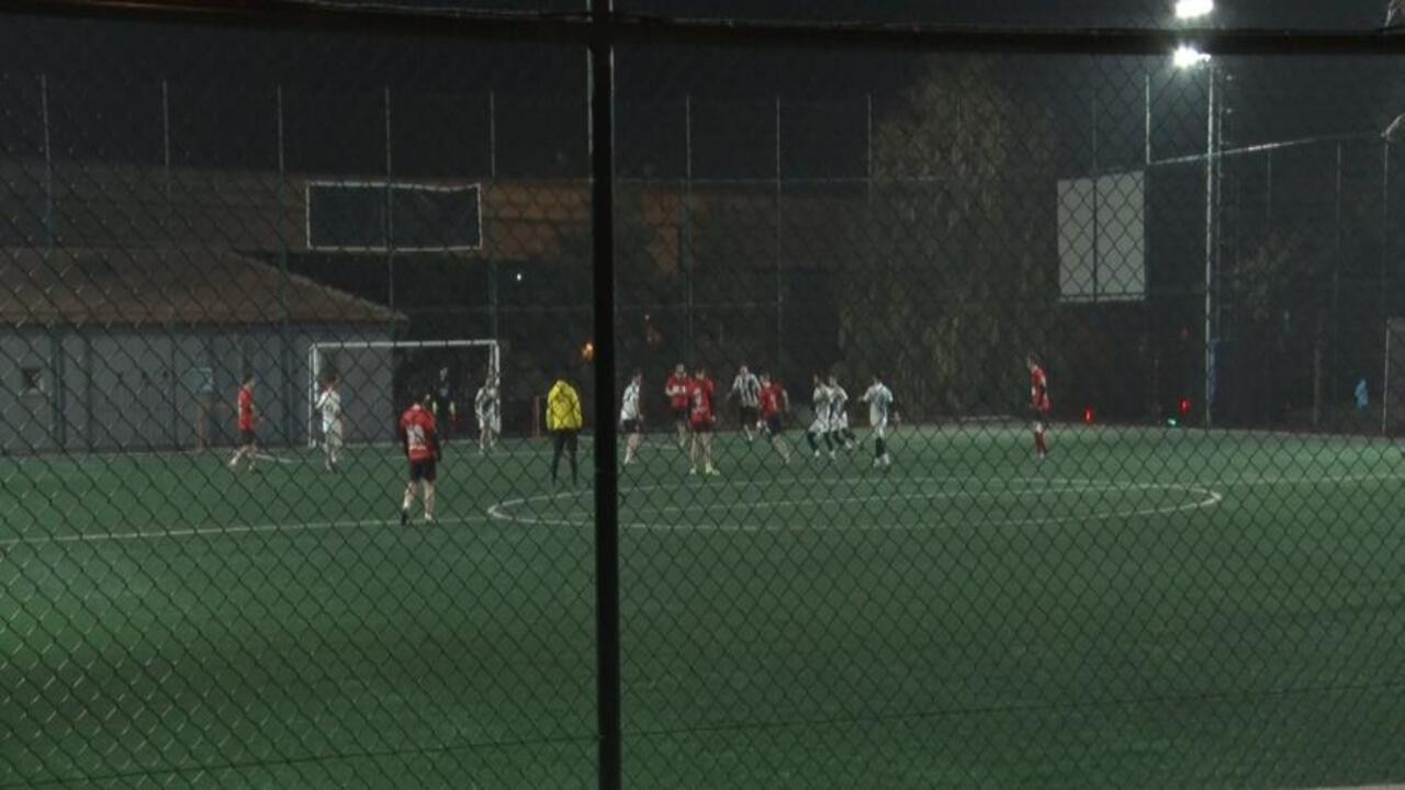 Yenimahalle’deki o halı sahadan vatandaşlar dem vuruyor!