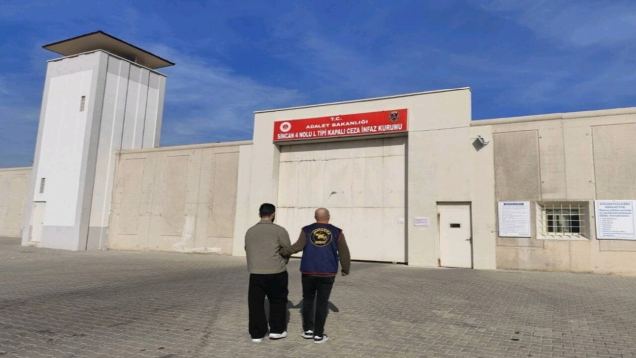 Kırşehir’de kaçtı Ankara’da enselendi