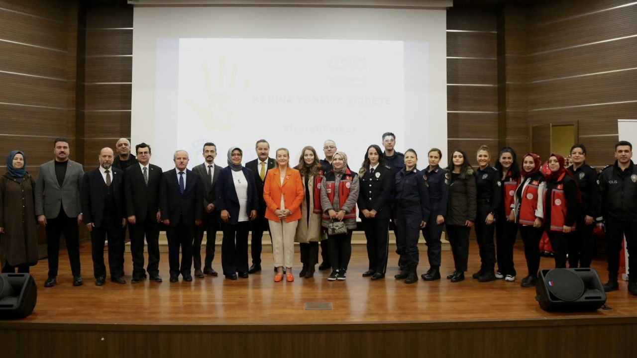 Etimesgut Kaymakamlığından 25 Kasım Şiddetle Mücadele Günü'nde anlamlı etkinlikler