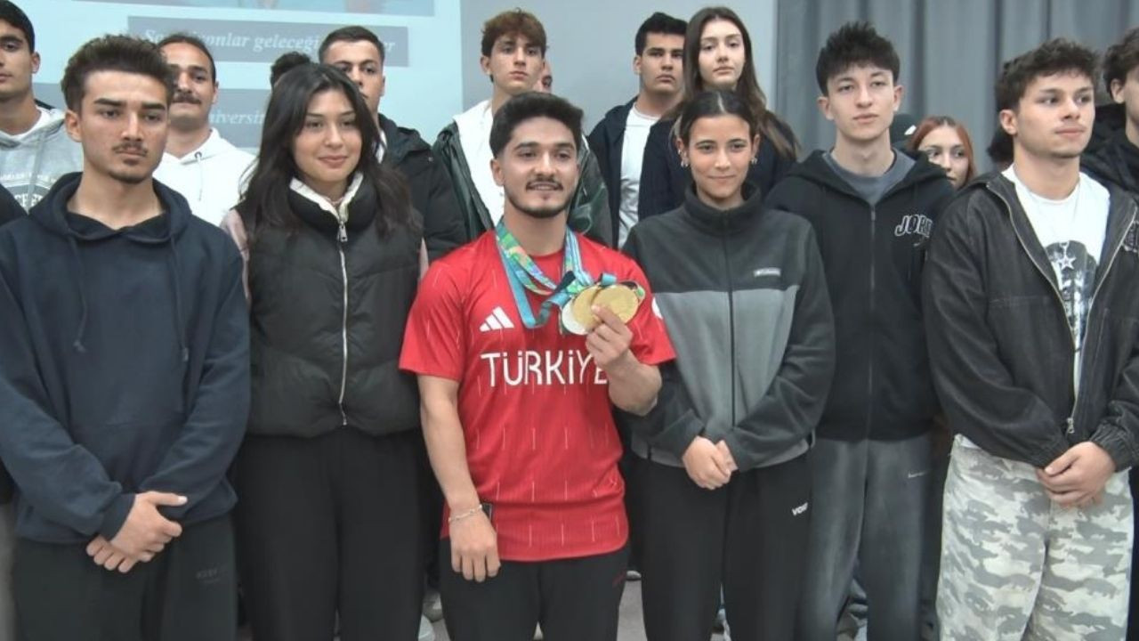 Kavgacı çocuktan dünya şampiyonluğuna... Özbek'in spora başlama hikayesi Gazili öğrencileri şaşırttı