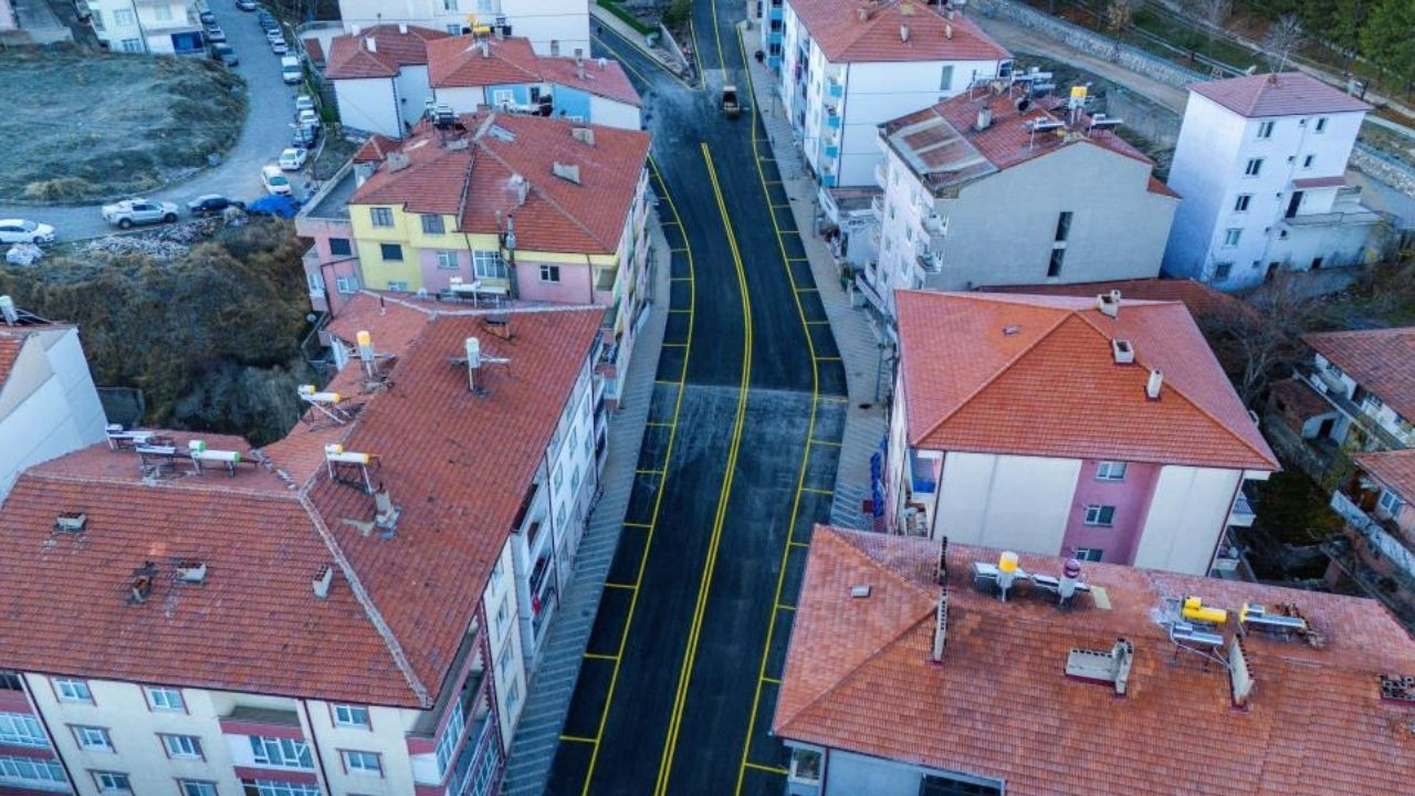 Akdağmadeni’nde dev dönüşüm tamamlandı: 1071 Malazgirt Caddesi, güçlü altyapısıyla yeniden açıldı