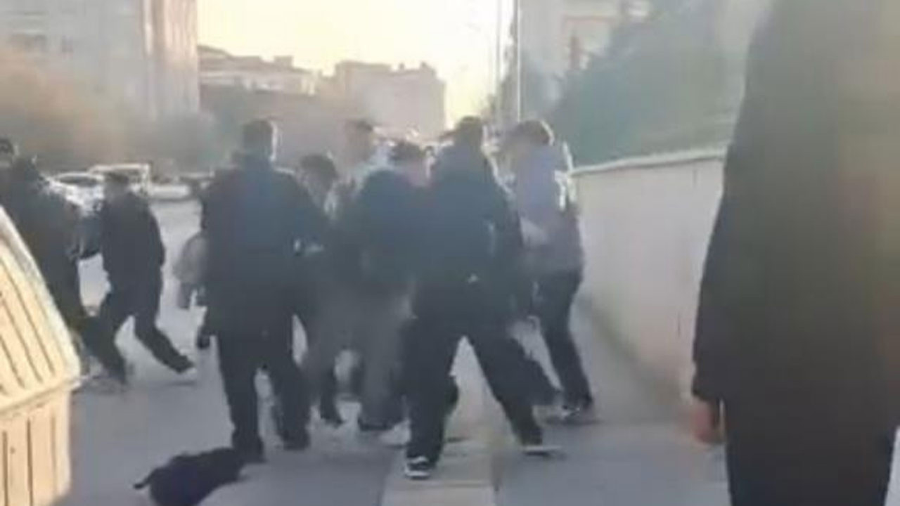 Ankara’da okul önünde akran zorbalığı: Çocuklar arasındaki tartışma kavgaya dönüştü!