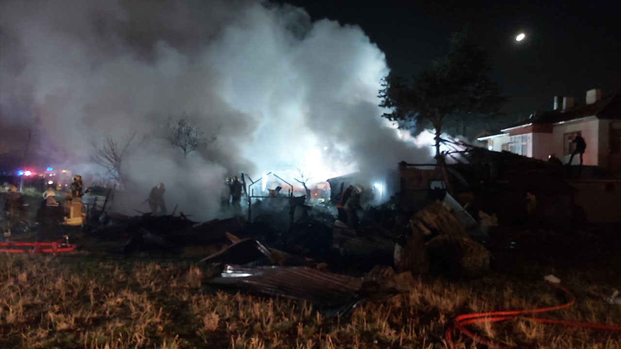 Çubuk’ta ev yangını: Aile evsiz kaldı, belediye destek verdi