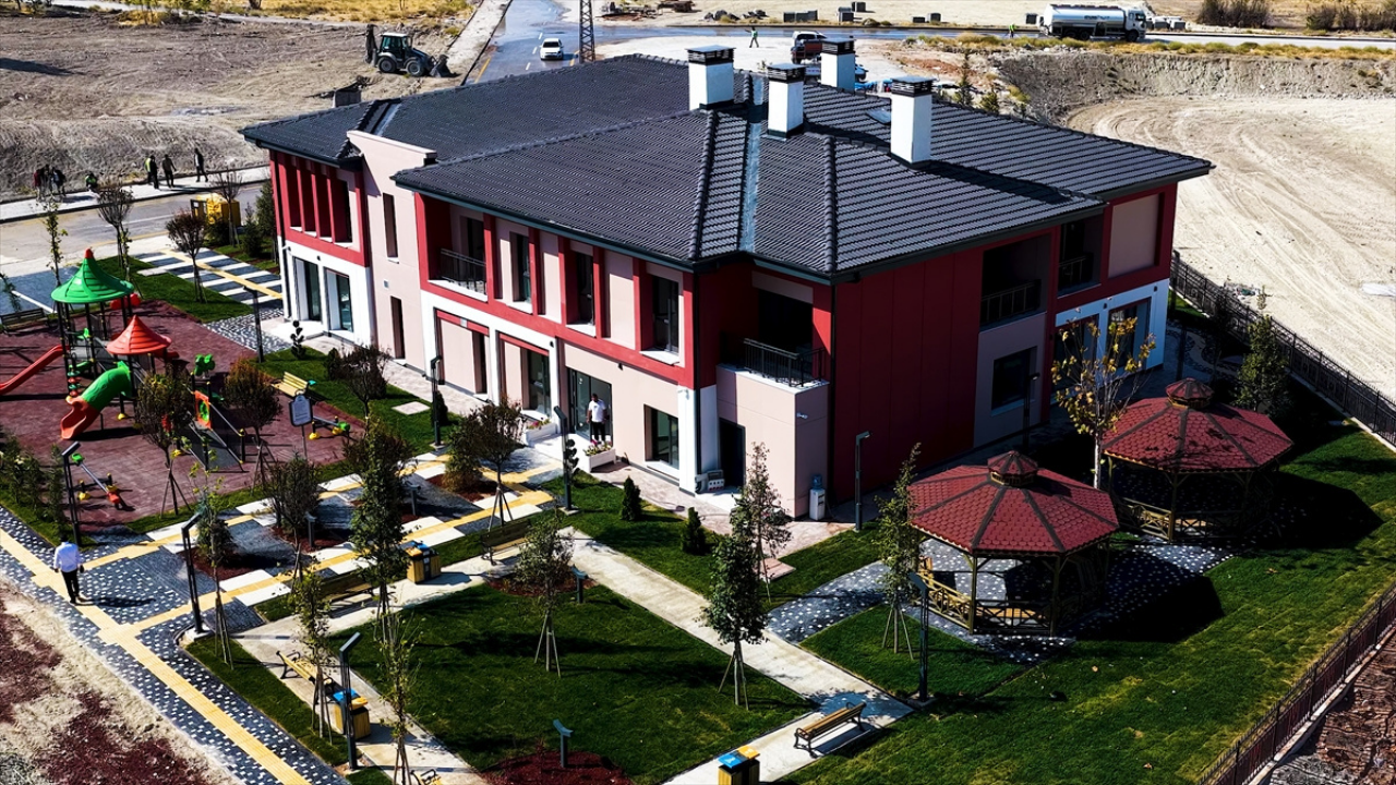 TOKİ'den sosyal hamle! 500 bin konutun yanına 500 konak geliyor