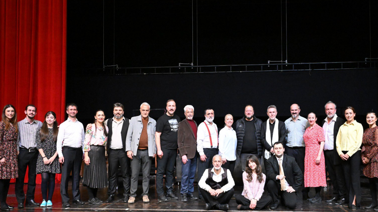 Kırşehir 3. Tiyatro Festivali 'Yaşar Ne Yaşar Ne Yaşamaz' ile veda etti