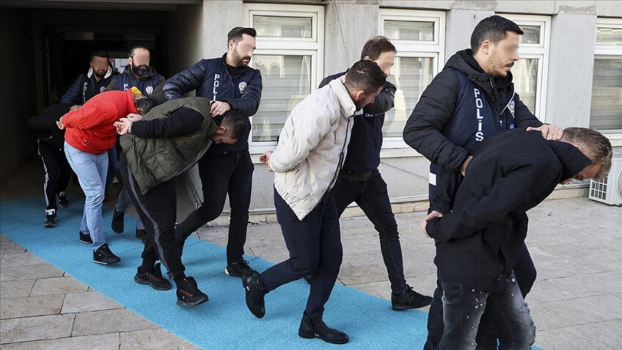 Zorlama ve aracılık iddiası! Ankara polisi fuhuş çetesini çökertti