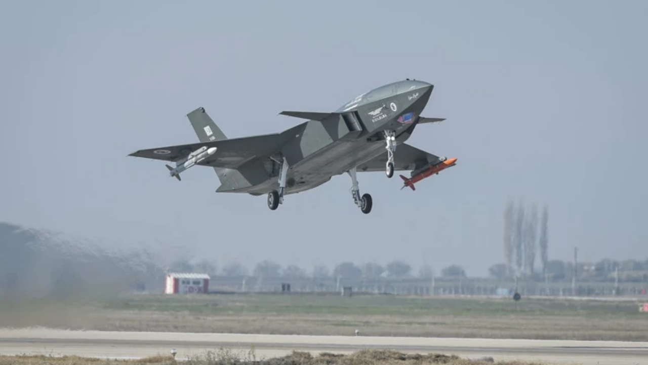 Türk İHA'ları zirvede: KIZILELMA, Hava Füzesiyle hedefi vuran ilk insansız hava aracı oldu!