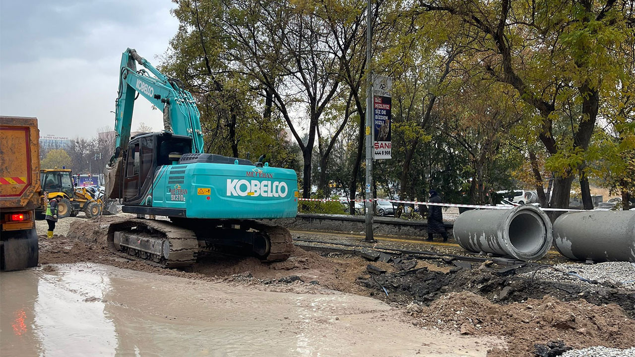 Etlik’te hastane önü kapandı! ASKİ çalışması krize döndü