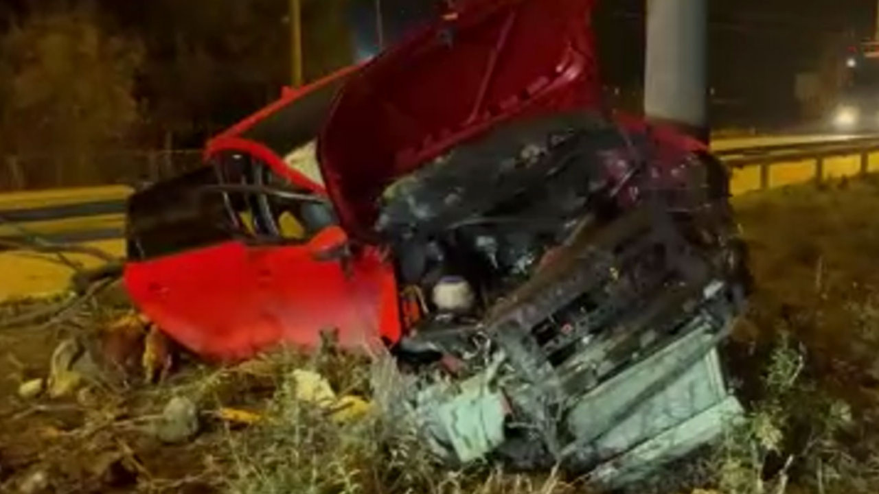 Eskişehir’de feci kaza: Kontrolden çıkan otomobil ağaçları devirdi, hurdaya döndü