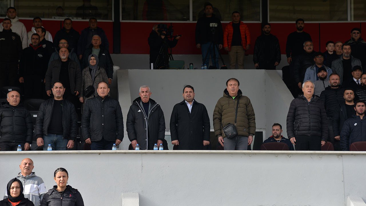 Başkan sahaya indi: Kahramankazan Belediyespor puanı kaptı