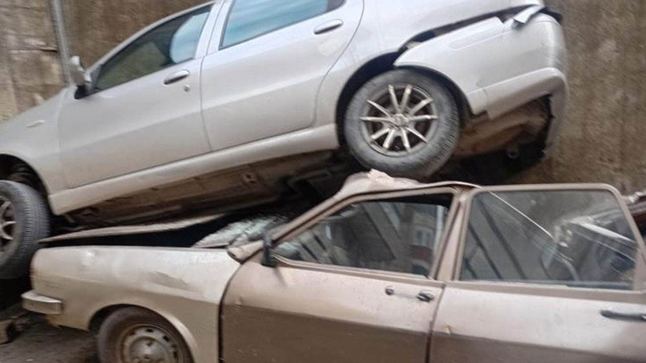 8 metrelik uçuruma böyle düştü: Geri kayan otomobil park halindeki aracın üstünde son buldu!