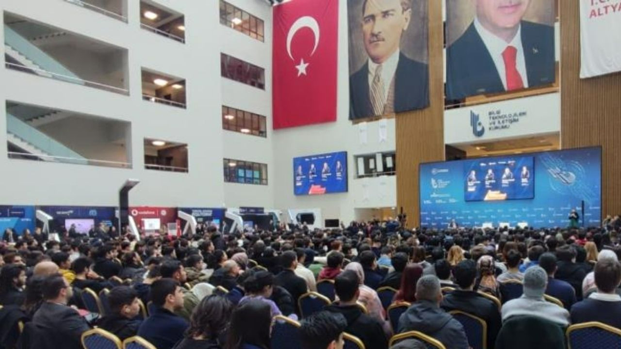 Yapay zeka fırsatı ve tehdidi! BTK Zirvesi'nde korkutan tahmin!