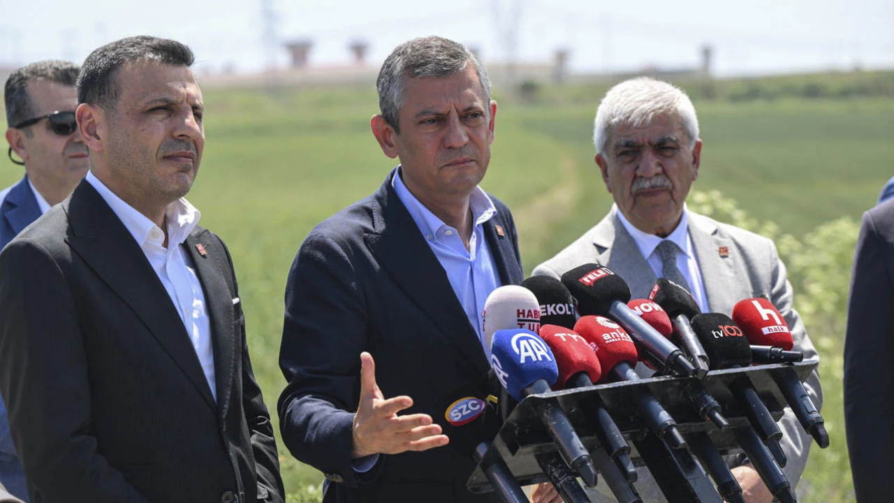 Silivri önünde tarihi rest! Özel'den yargıya "Erdoğan" hatırlatması