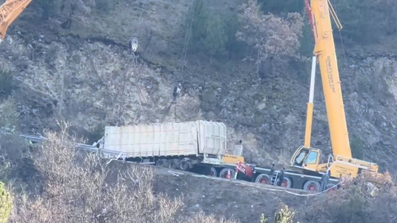 Yolcuların dikkatine! Kızılcahamam Kargasekmez yolu kaza nedeniyle kapalı!