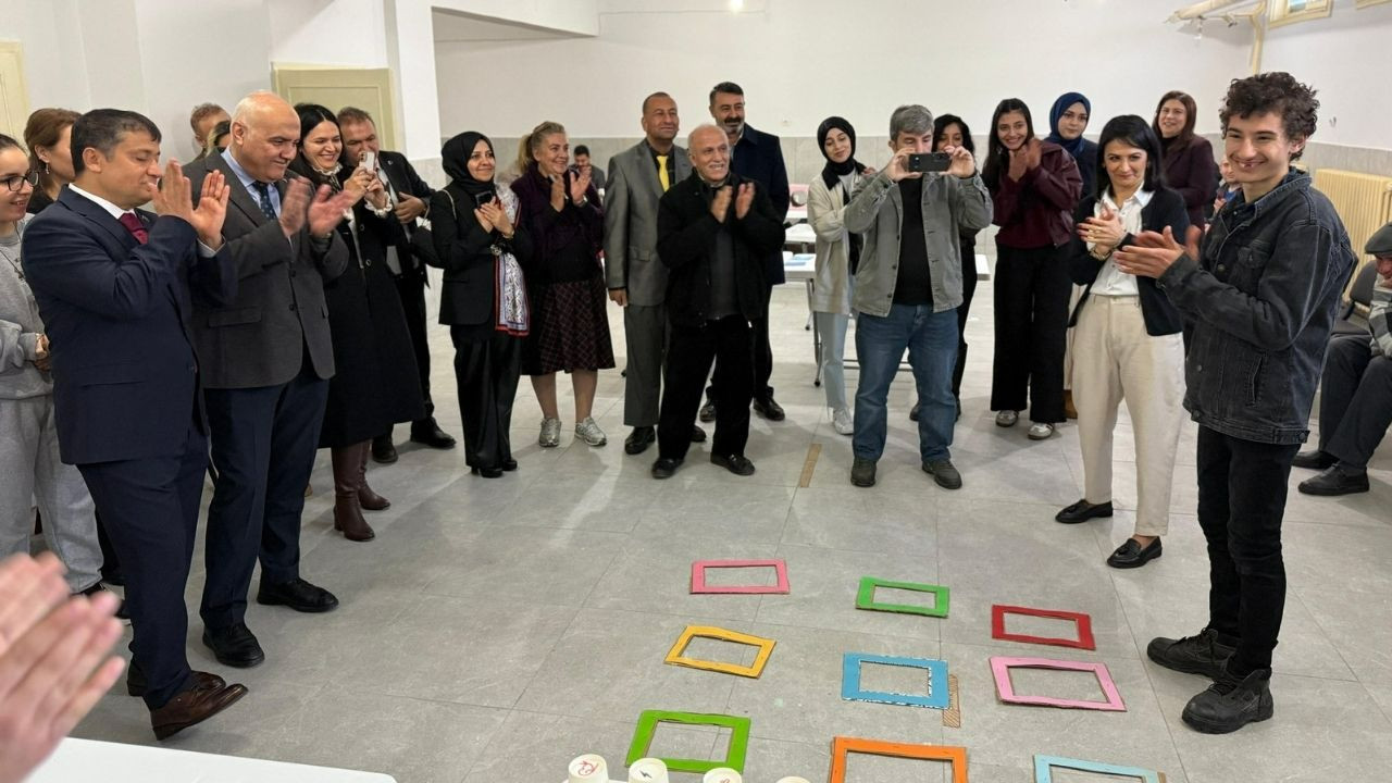 Kızılcahamam’da Engelliler Günü coşkusu: Kaymakam ve Başkan, özel bireylerle birlikte hareket etti!