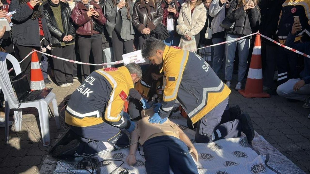 Yozgat'ta 112 Ekipleri "Ambulans Rallisi"nde hız ve bilgi yarıştırdı