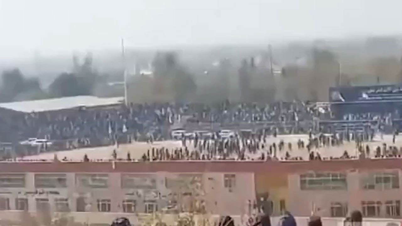 13 yaşındaki çocuğun yönettiği infazı 80 bin kişi izledi!