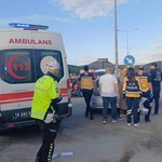 Çorum'da iki otomobil çarpıştı: 3 yaralı