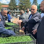 Kızılcahamam Belediyesi üreticinin yanında