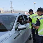 Kırıkkale'de trafik ekipleri yolculara şeker ikram etti