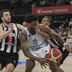 Anadolu Efes, yarı final serisinde 2-1 öne geçti