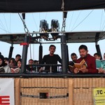 Kapadokya'da öğretmen ve öğrenciler gökyüzünde kitap okudu