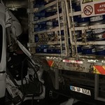 Bolu'da tüp yüklü kamyona çarpan minibüsteki 16 kişi yaralandı