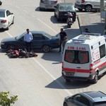 Bolu’da motosiklet sürücüsü, otomobil ile çarpışarak yaralandı