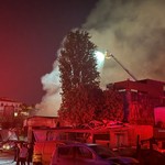 Oto tamirhanelerinde 10 araç yandı