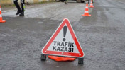 Beypazarı’nda kontrolden çıkan kamyon yol kenarına devrilerek panik yarattı: 2 yaralı