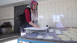 Ankara'nın tarihi geleneği: İmece usulü döşeme ekmeği Ramazan'a hazırlanıyor