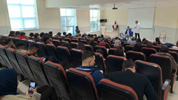 Düger, KAEÜ’de ampute hastalarıyla öğrencilere eğitim verdi