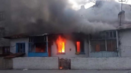 Ankara Polatlı'da yangın faciası: Gecekondu cayır cayır yandı, 2 kişi ölümden döndü