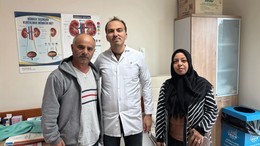 Kırşehir'de bir hastanın böbreğinde tespit edilen 6 santimetrelik taş kapalı ameliyatla alındı