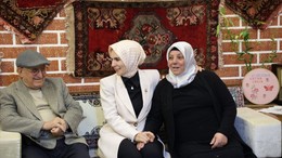 Bakan Göktaş, Kırşehir'de misafir olduğu evde çay içti