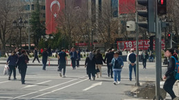 Ankara'da kırmızı ışığı takan yok! Yayalar kendi canlarını hiçe sayıyor