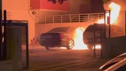 Beypazarı’nda kırmızı ışıkta bekleyen otomobil alev aldı