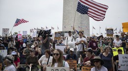 Beyaz Saray'ın önünde Trump yönetimi protesto edildi