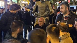 Ankara'da gergin anlar! CHP Milletvekili Mahmut Tanal ile polis arasında arbede