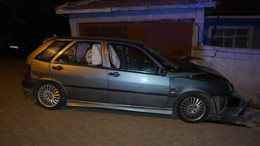 Kırıkkale'de otomobil bahçe duvarına çarptı: 3 yaralı