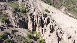 “Yozgat’ın Peribacaları” görenlerde merak uyandırıyor