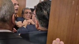 TBMM Sanayi Komisyonu'nda yumruklar havada uçuştu!