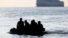 İzmir’de deniz ve kara operasyonları: 83 düzensiz göçmen yakalandı