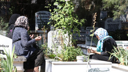 Düğün davetiyesi için geldi depremde can verdi